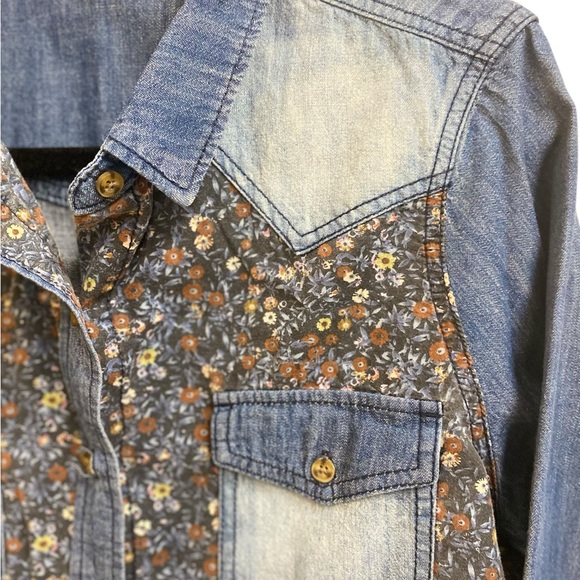 Mudd Floral Denim Button-Up Western Floral Shirt Size XL - Picture 8 of 8